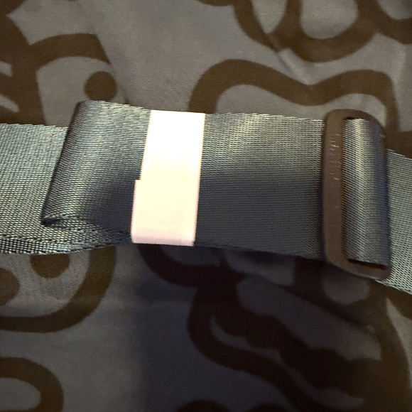 Marimekko and Uniqlo collab navy blue floral drawstring bag NWT - Picture 3 of 8